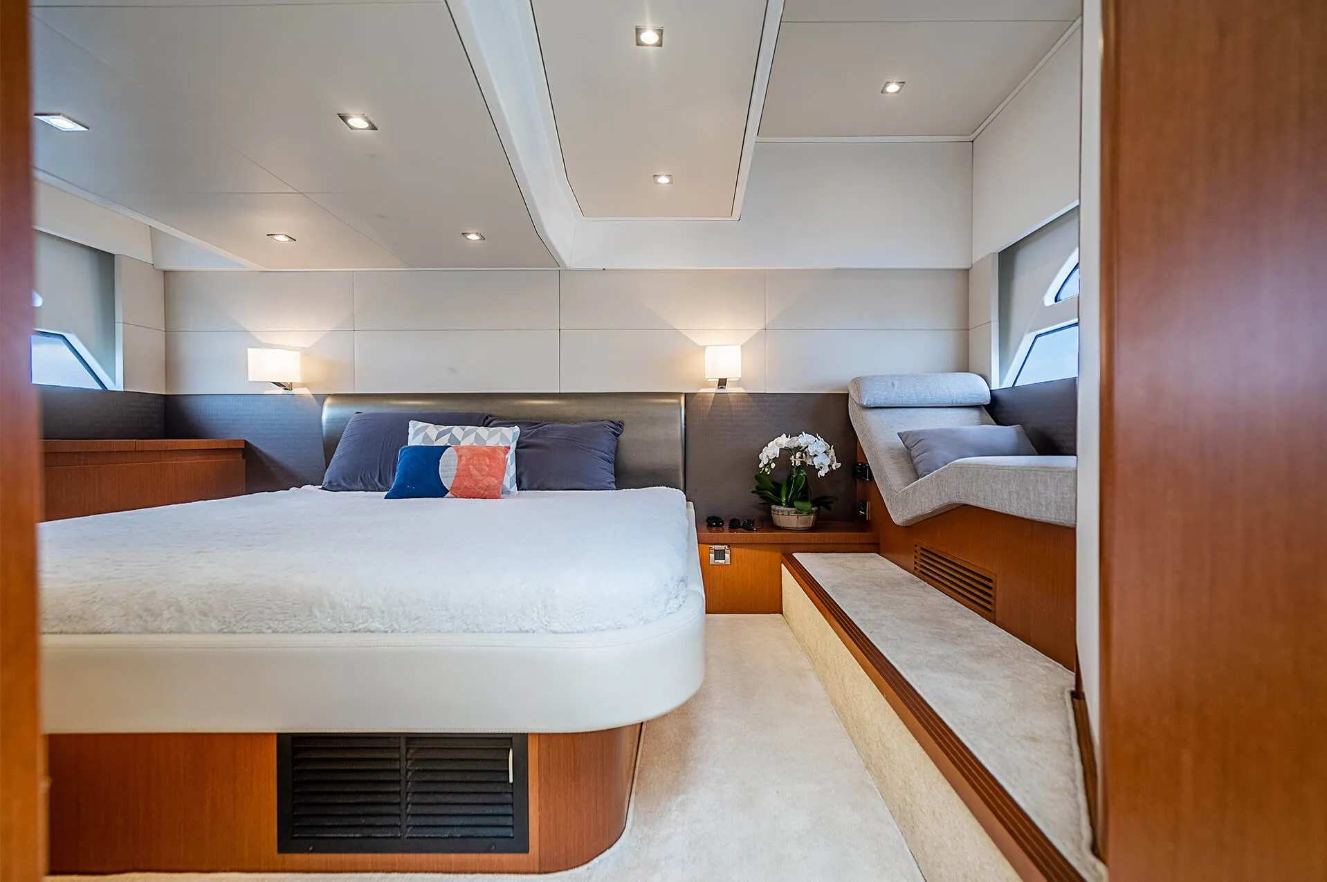 azimut s6 yacht for sale AMF master stateroom